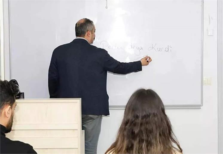 تدریس زبان ترکی استانبولی در رشت